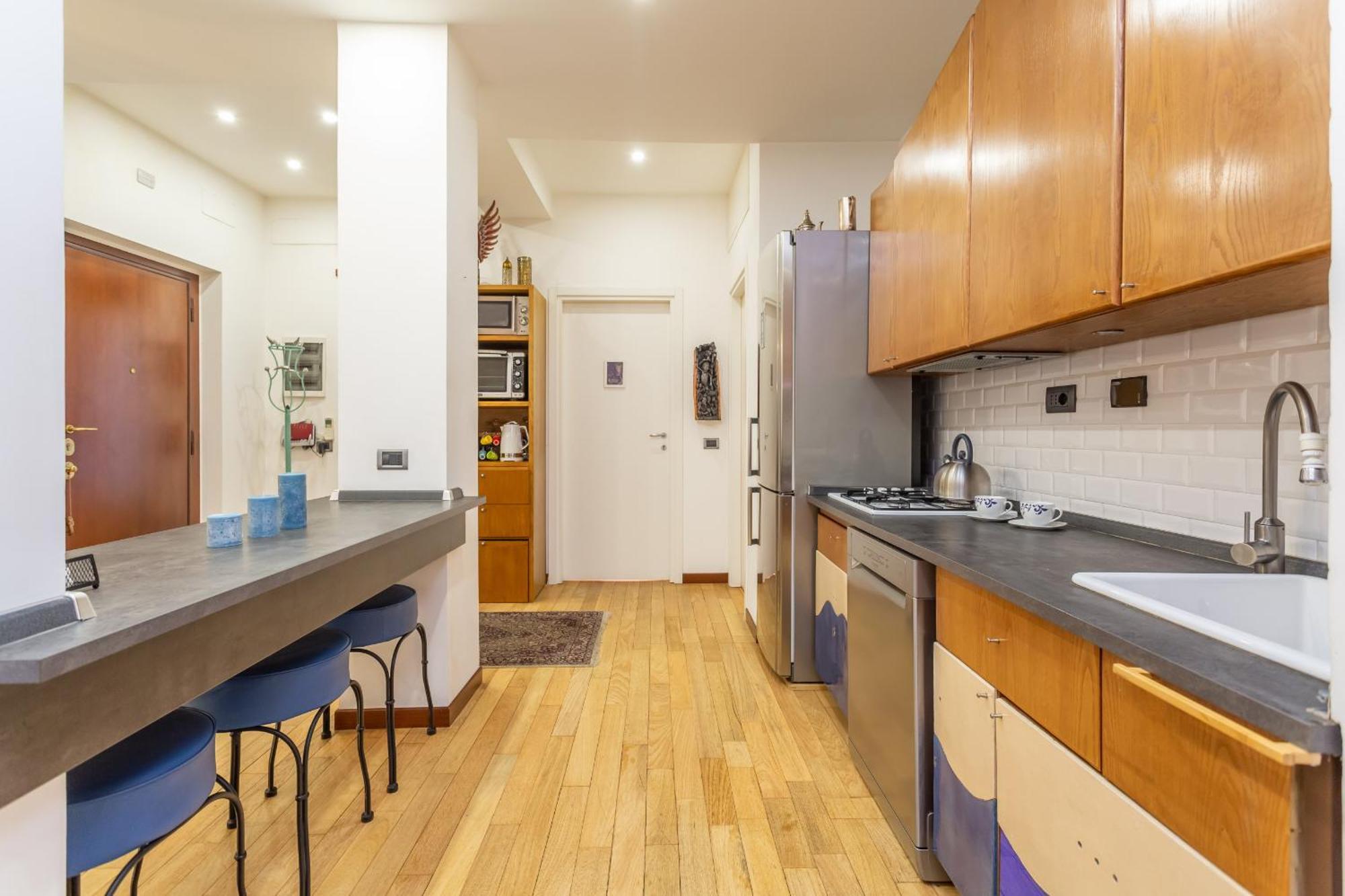 Spacious 4 Bdr With Parking Roma