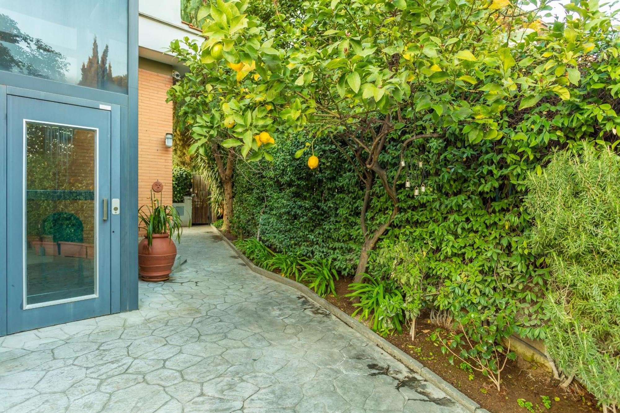 Spacious 4 Bdr With Parking